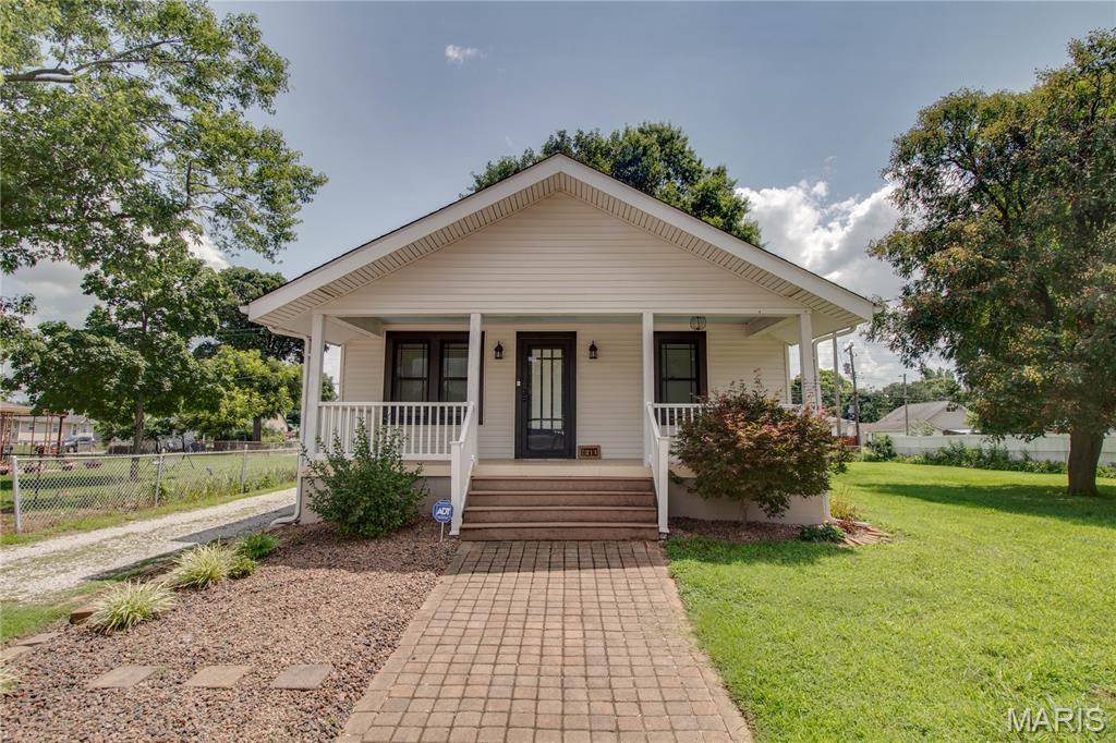 2 Bedroom, 936 sq. feet 211 12th Street Wood River, IL