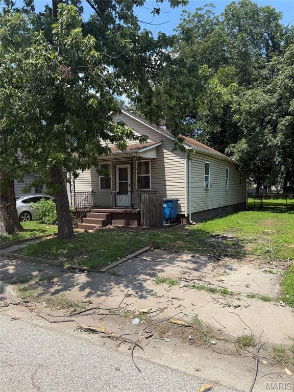 2 Bedroom, 968 sq. feet 2511 23rd Street Granite City, IL