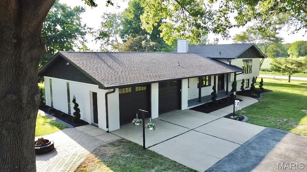 4 Bedroom, 3,295 sq. feet 5573 State Route 160  Highland, IL