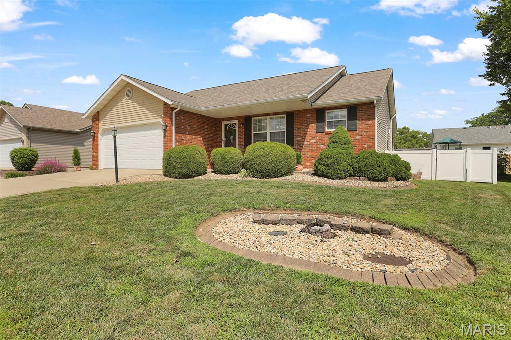 3 Bedroom, 2,738 sq. feet 59 Julie Drive Glen Carbon, IL