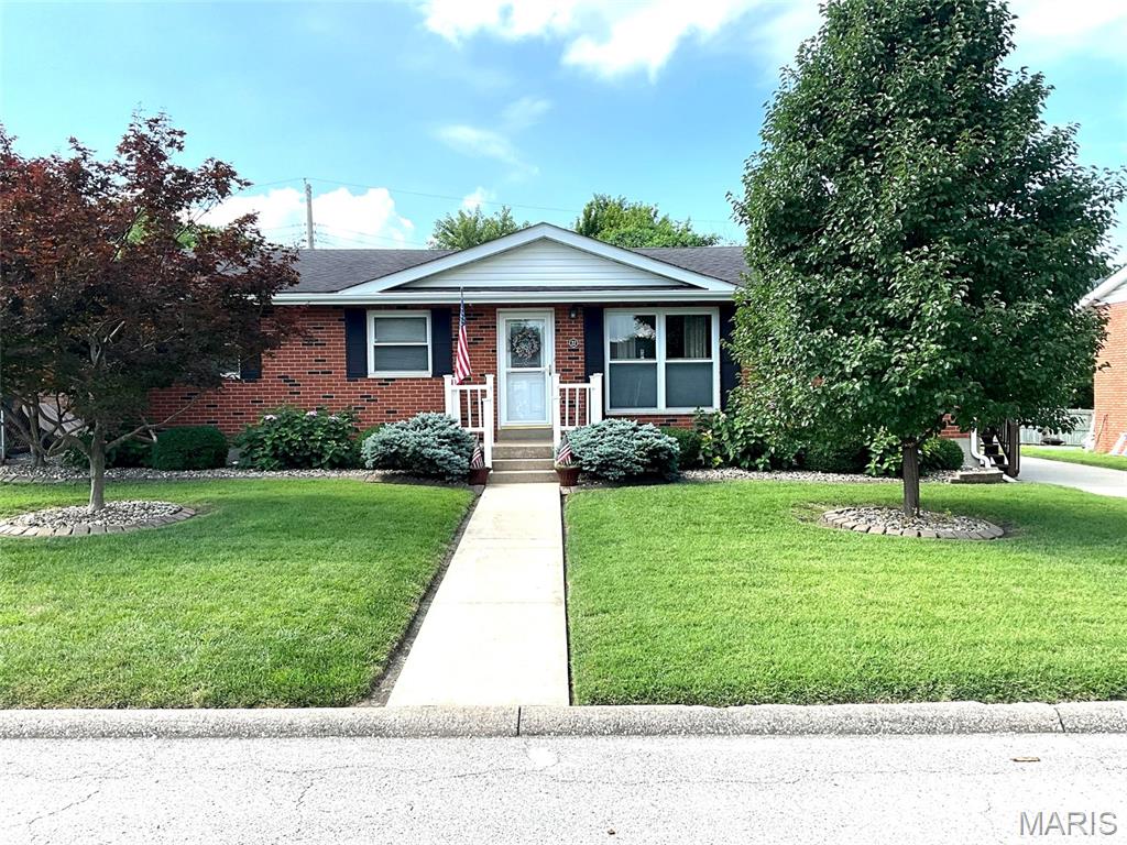 3 Bedroom, 1,300 sq. feet 22 Lakeview Drive Pontoon Beach, IL