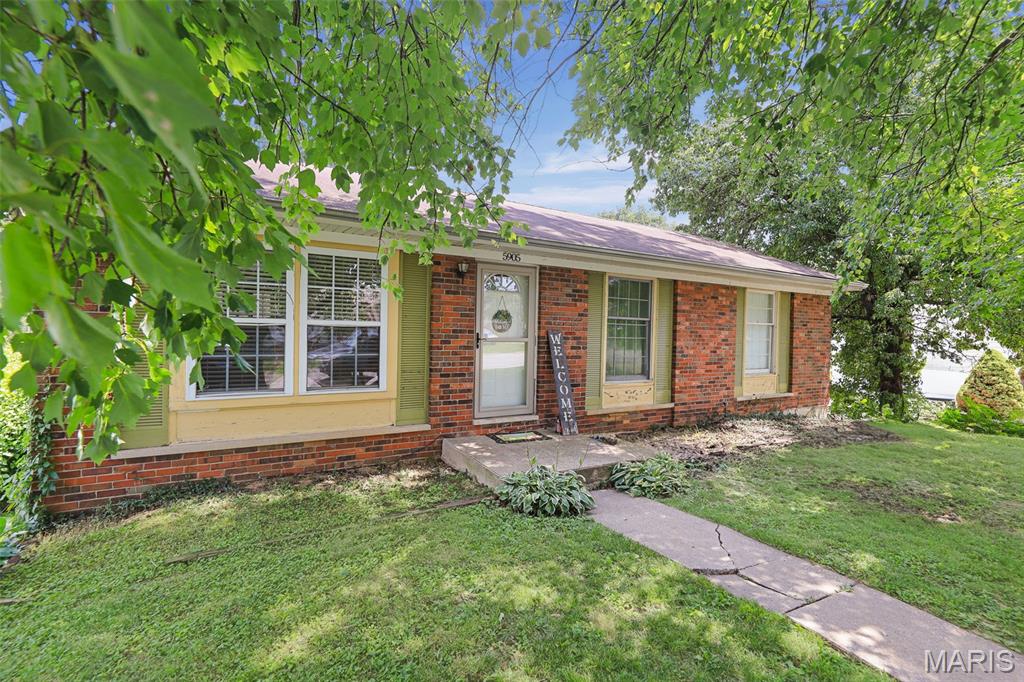 3 Bedroom, 1,206 sq. feet 5905 Dogwood Lane Godfrey, IL