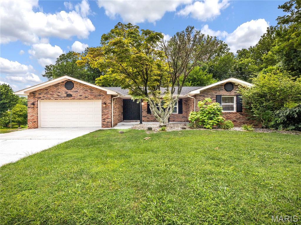 4 Bedroom, 2,389 sq. feet 90 Glendale Drive Glen Carbon, IL