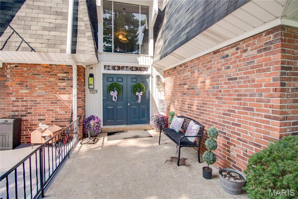 2 Bedroom, 1,260 sq. feet 1914 Delmar Avenue Godfrey, IL
