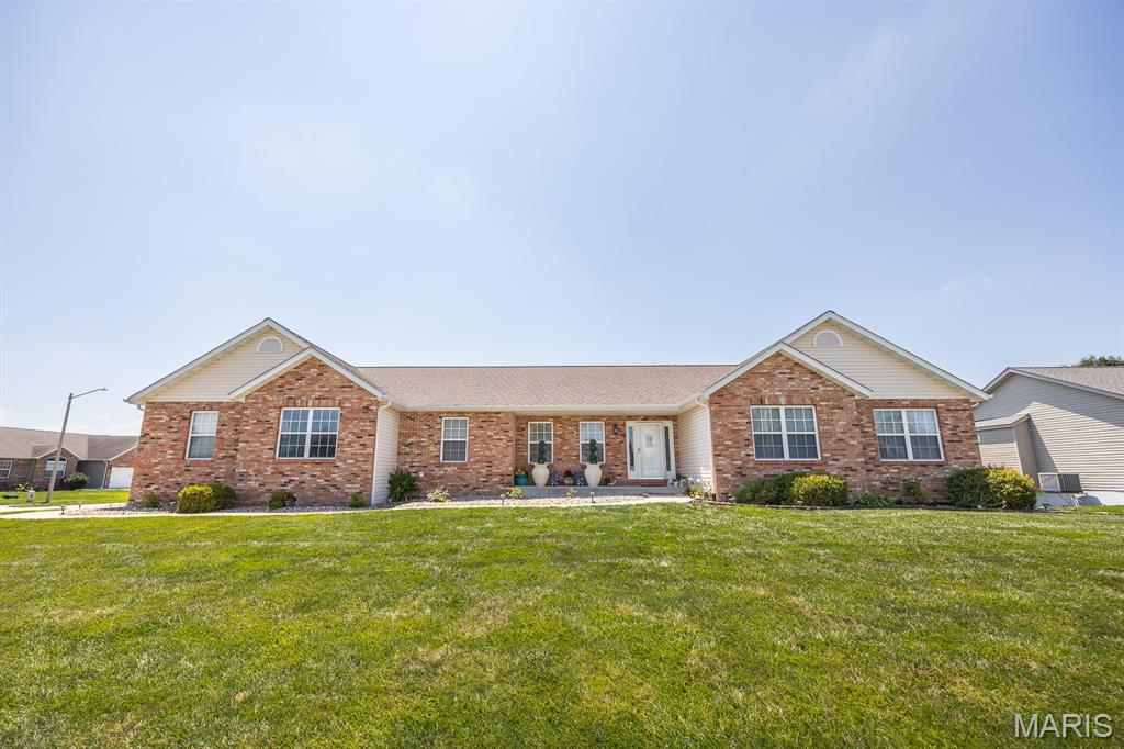 3 Bedroom, 2,400 sq. feet 248 Sunnybrooke  Troy, IL