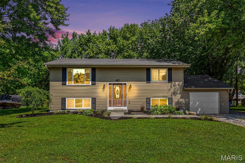 3 Bedroom, 1,824 sq. feet 463 Tamarach Drive Edwardsville, IL