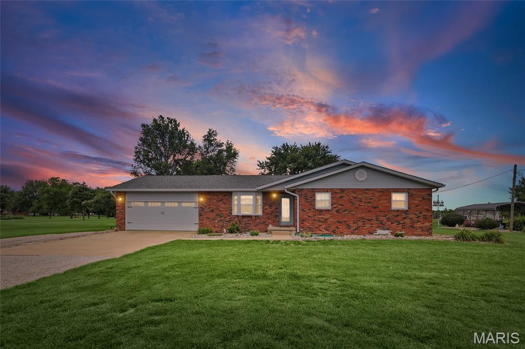 3 Bedroom, 1,512 sq. feet 12941 Daiber Road Highland, IL