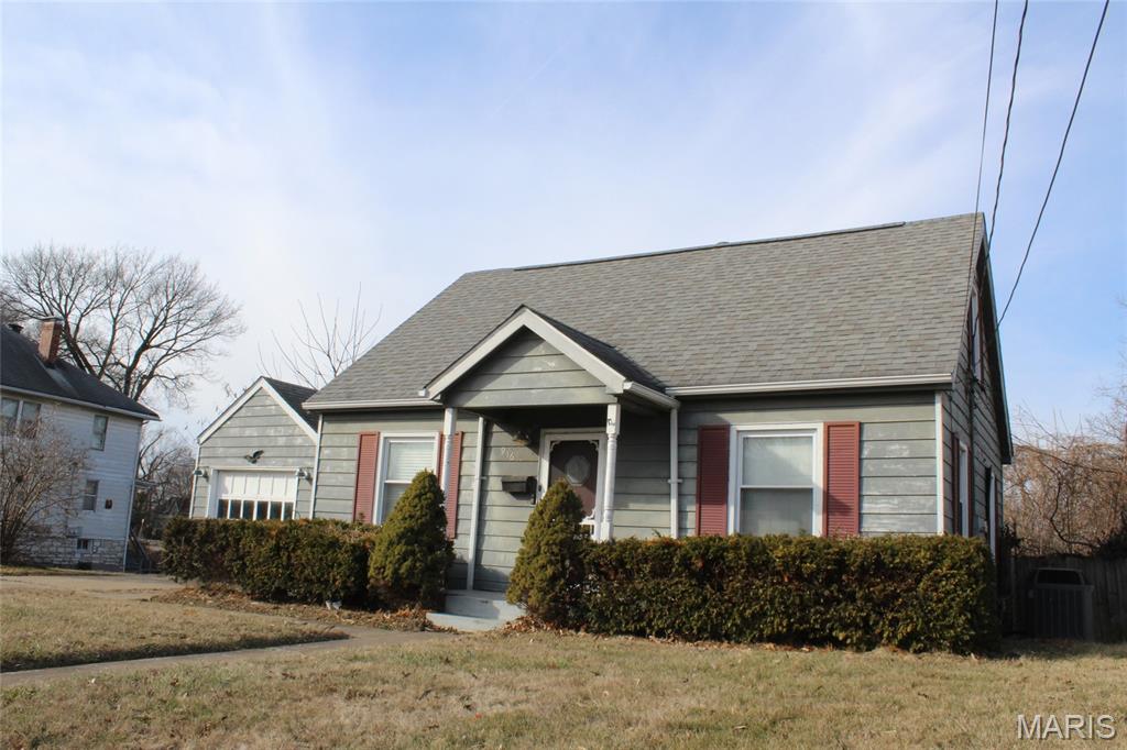 2 Bedroom, 1,080 sq. feet 916 Washington Avenue Alton, IL