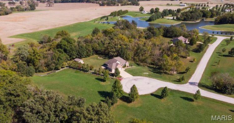  751 Lienzengen Lane  Greenville, IL