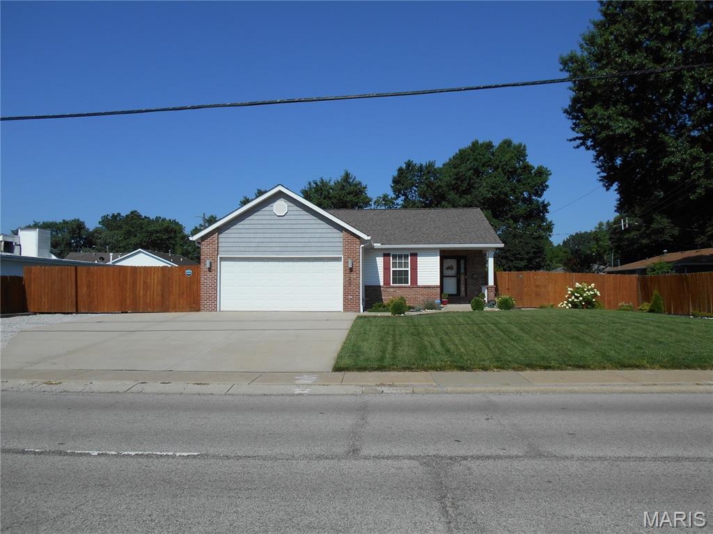 3 Bedroom, 1,380 sq. feet 4605 Maryville Road Granite City, IL