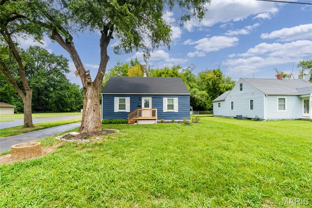 3 Bedroom, 1,048 sq. feet 3404 Agnes Boulevard Alton, IL