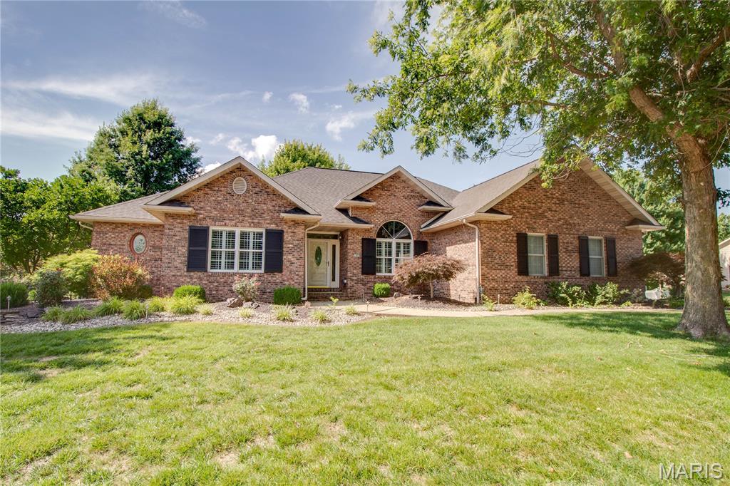 3 Bedroom, 3,326 sq. feet 1400 White Oak Trail Godfrey, IL