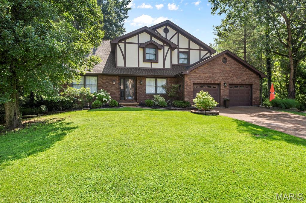 3 Bedroom, 4,277 sq. feet 7 Linden Court Collinsville, IL