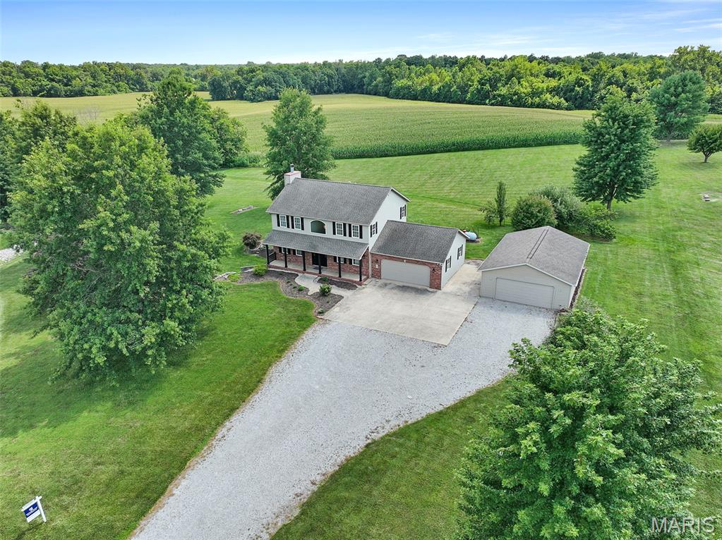 4 Bedroom, 2,242 sq. feet 26 Hickory Point Moro, IL