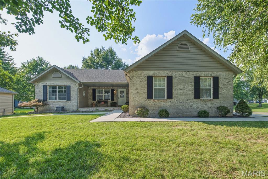 3 Bedroom, 2,336 sq. feet 459 Tamarach Drive Edwardsville, IL