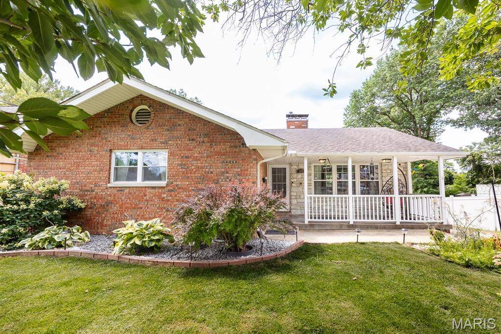 3 Bedroom, 2,824 sq. feet 217 Lee Avenue Collinsville, IL
