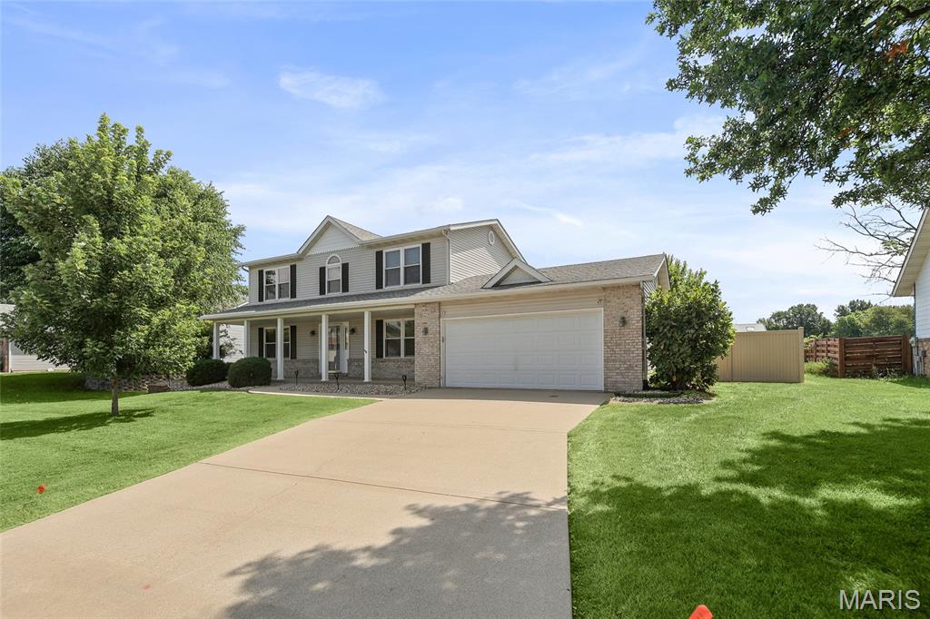 3 Bedroom, 2,100 sq. feet 514 Creekside Drive Troy, IL