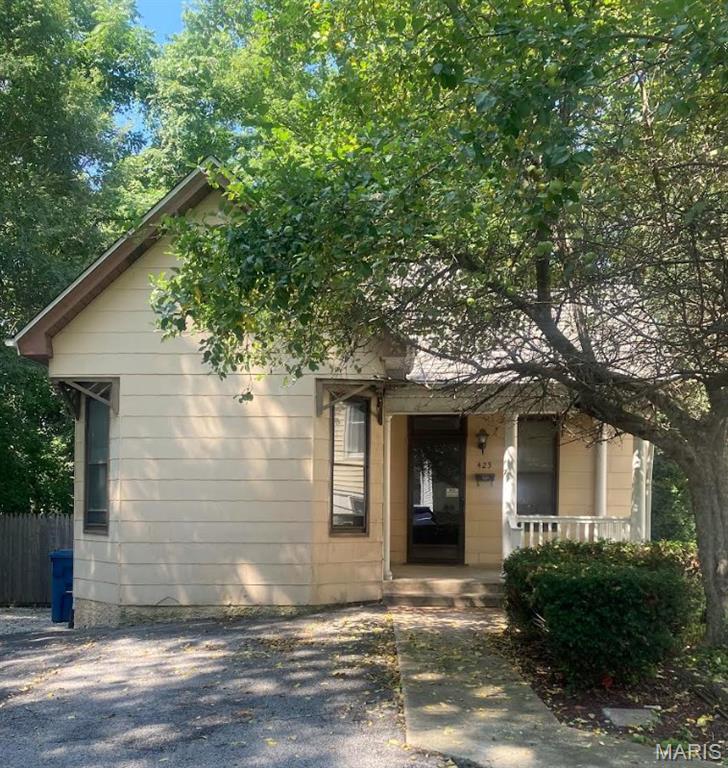 2 Bedroom, 930 sq. feet 423 Aurora Street Collinsville, IL