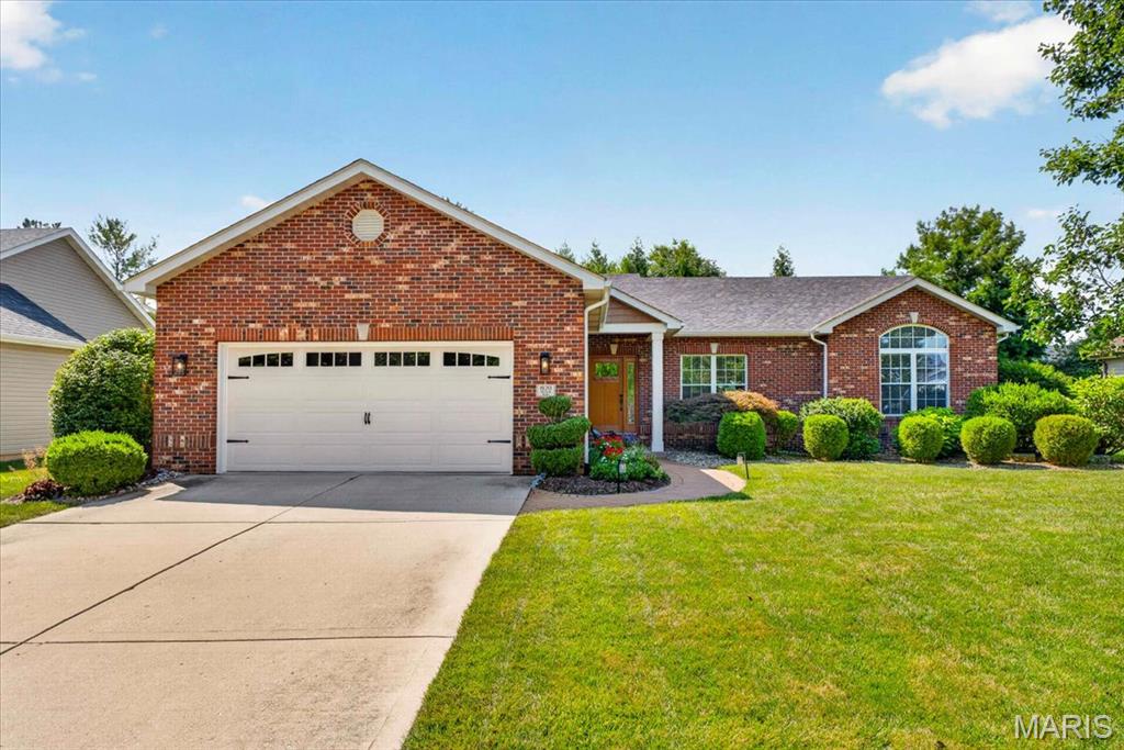 3 Bedroom, 2,901 sq. feet 1920 Butler Boulevard Edwardsville, IL