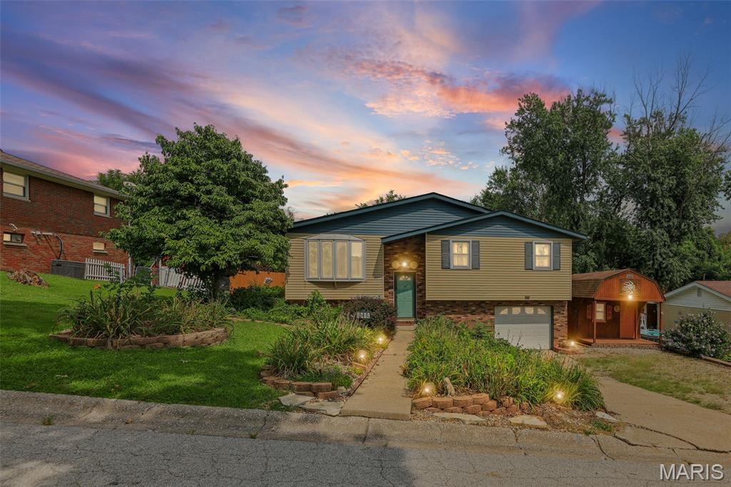 3 Bedroom, 1,518 sq. feet 4915 Hill Drive Godfrey, IL