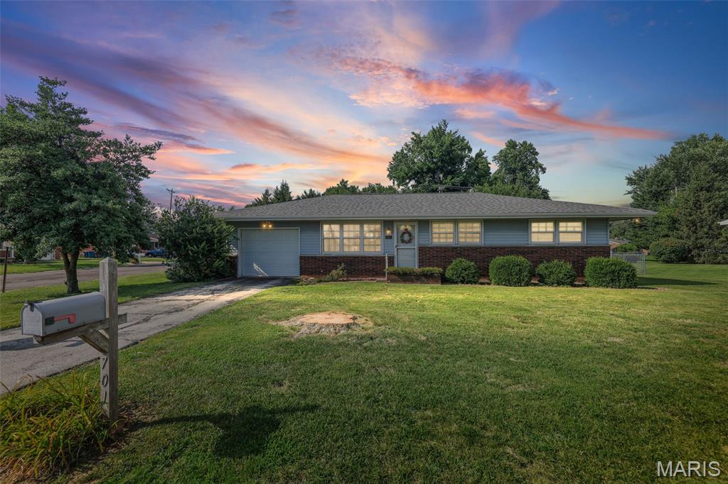 3 Bedroom, 1,075 sq. feet 701 Bethalto Boulevard Bethalto, IL