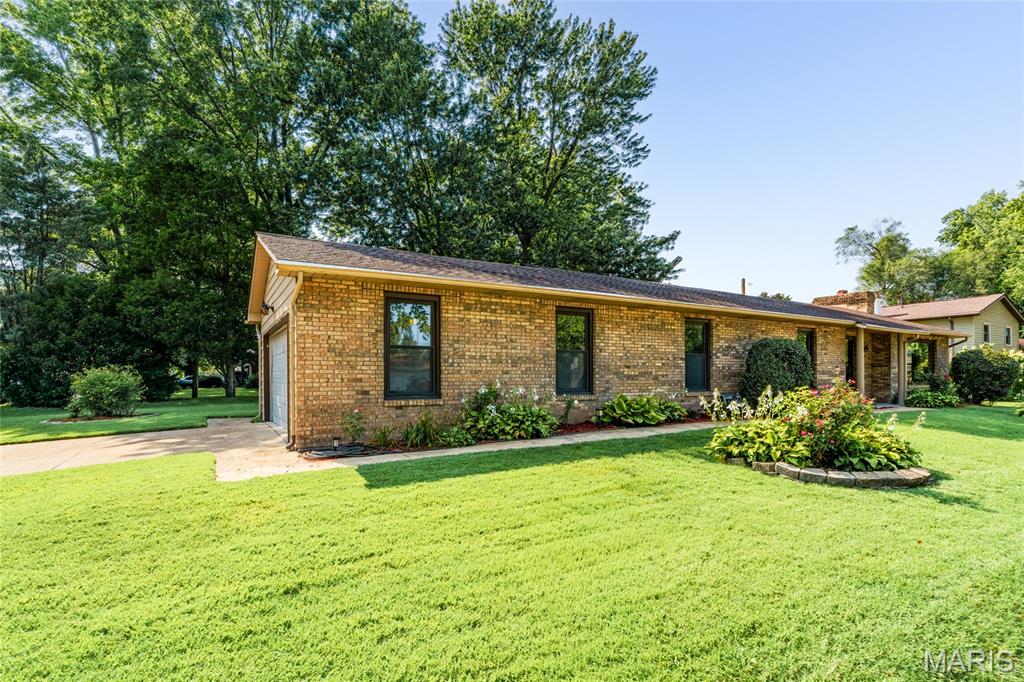 3 Bedroom, 1,520 sq. feet 3313 Maryville Road Granite City, IL