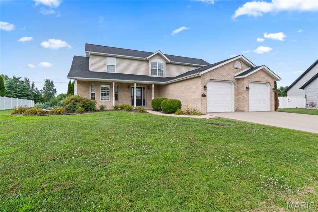 4 Bedroom, 3,413 sq. feet 235 Baneberry Drive Highland, IL