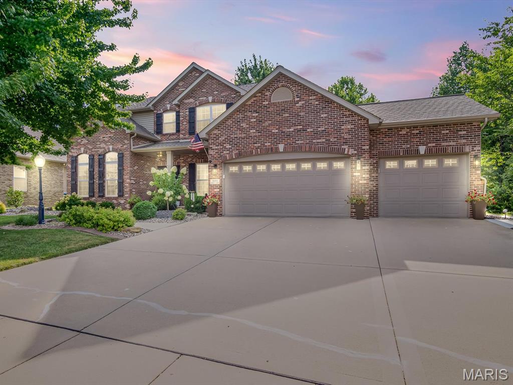 4 Bedroom, 3,717 sq. feet 3333 Karros Court Edwardsville, IL
