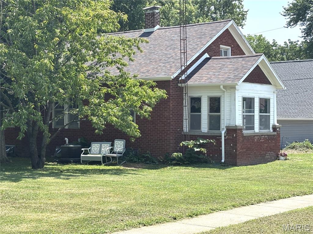 3 Bedroom, 1,064 sq. feet 222 Locust Street Greenville, IL