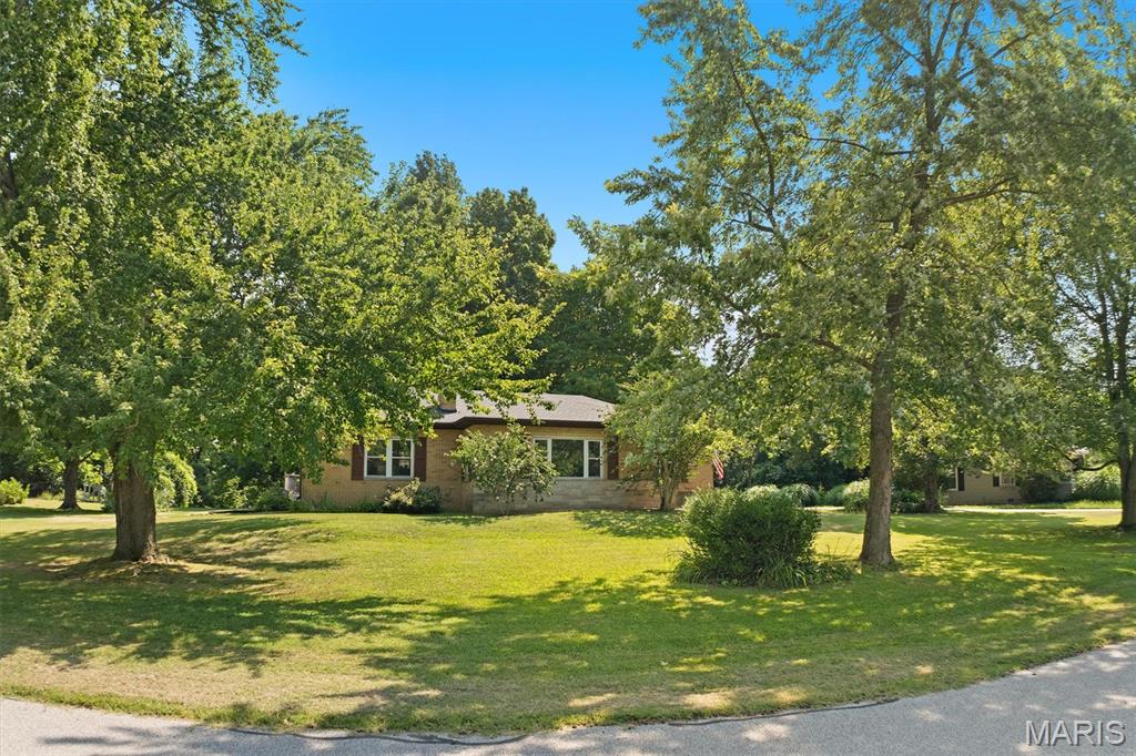 3 Bedroom, 2,179 sq. feet 9 Lou Juan Drive Glen Carbon, IL