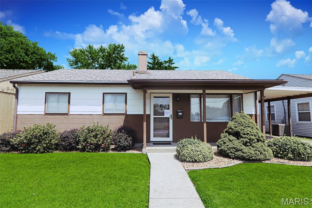 3 Bedroom, 1,035 sq. feet 1921 Saint Clair Avenue Granite City, IL