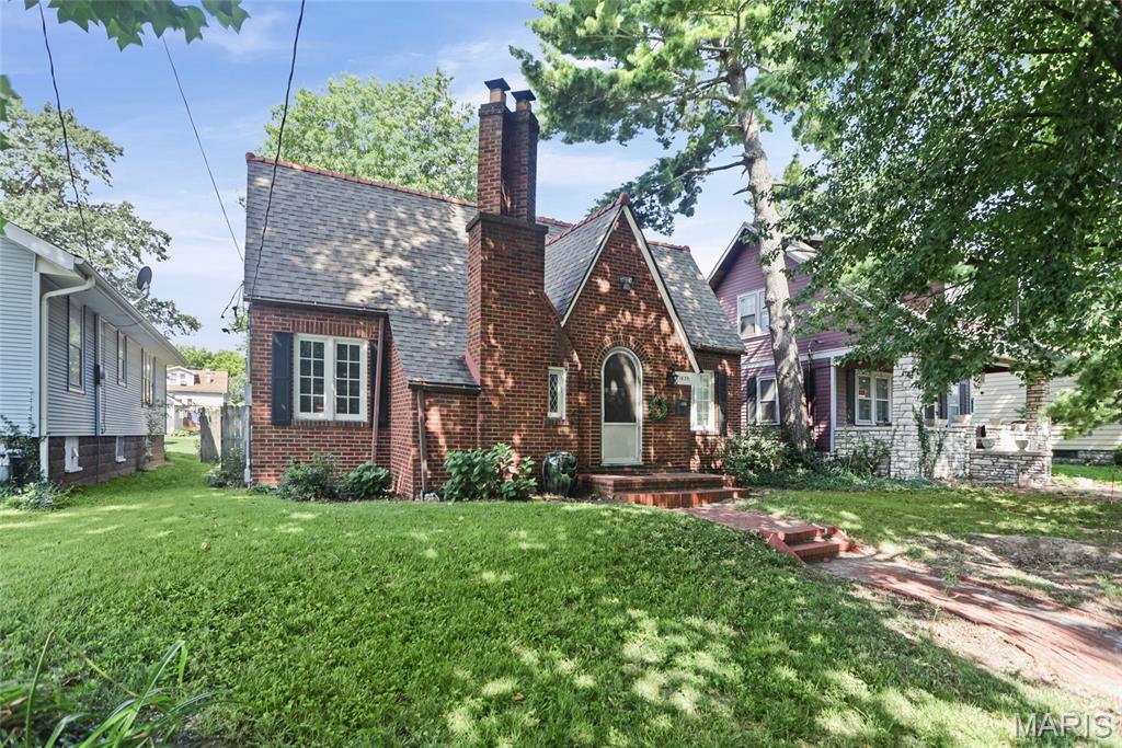 3 Bedroom, 2,046 sq. feet 1830 Worden Avenue Alton, IL