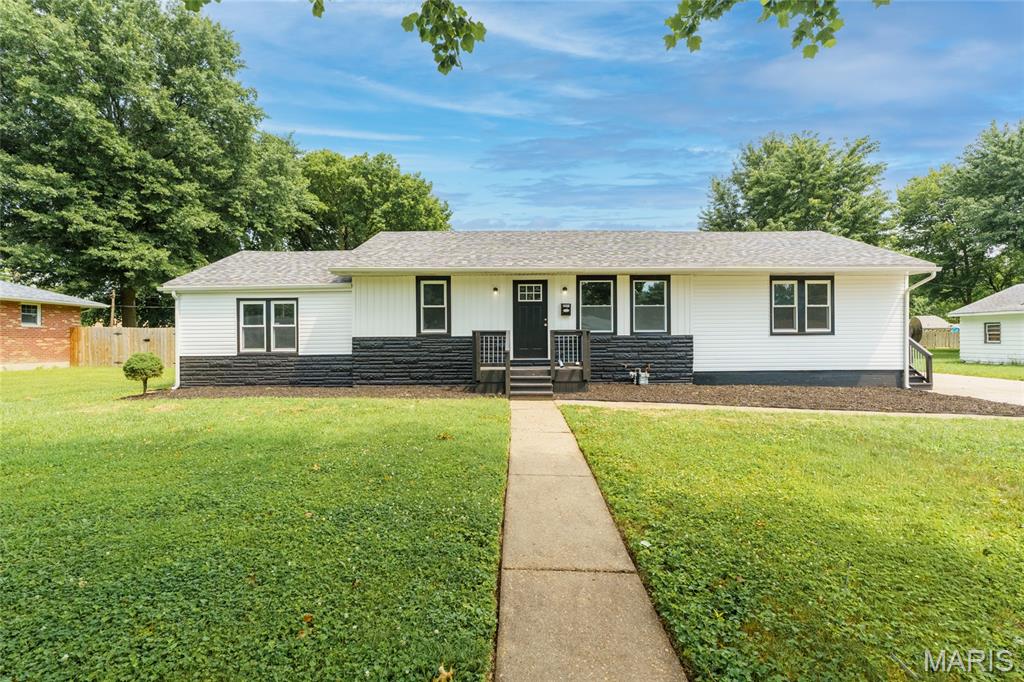 4 Bedroom, 1,607 sq. feet 2431 Pine Street Granite City, IL
