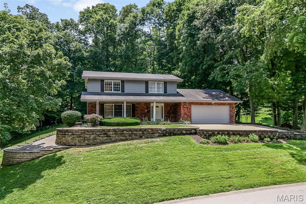 3 Bedroom, 2,212 sq. feet 12 Chaparral Lane Glen Carbon, IL