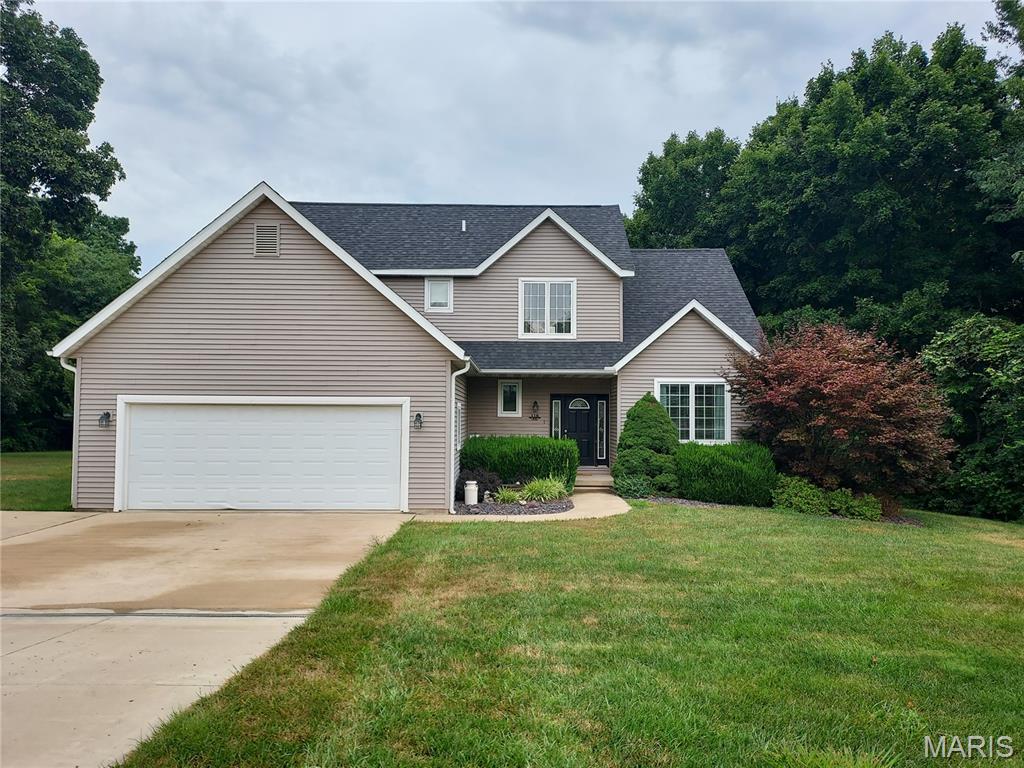 4 Bedroom, 2,739 sq. feet 118 Quail Hollow Road Greenville, IL