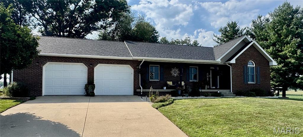 3 Bedroom, 1,908 sq. feet 1201 Joshu Court Greenville, IL