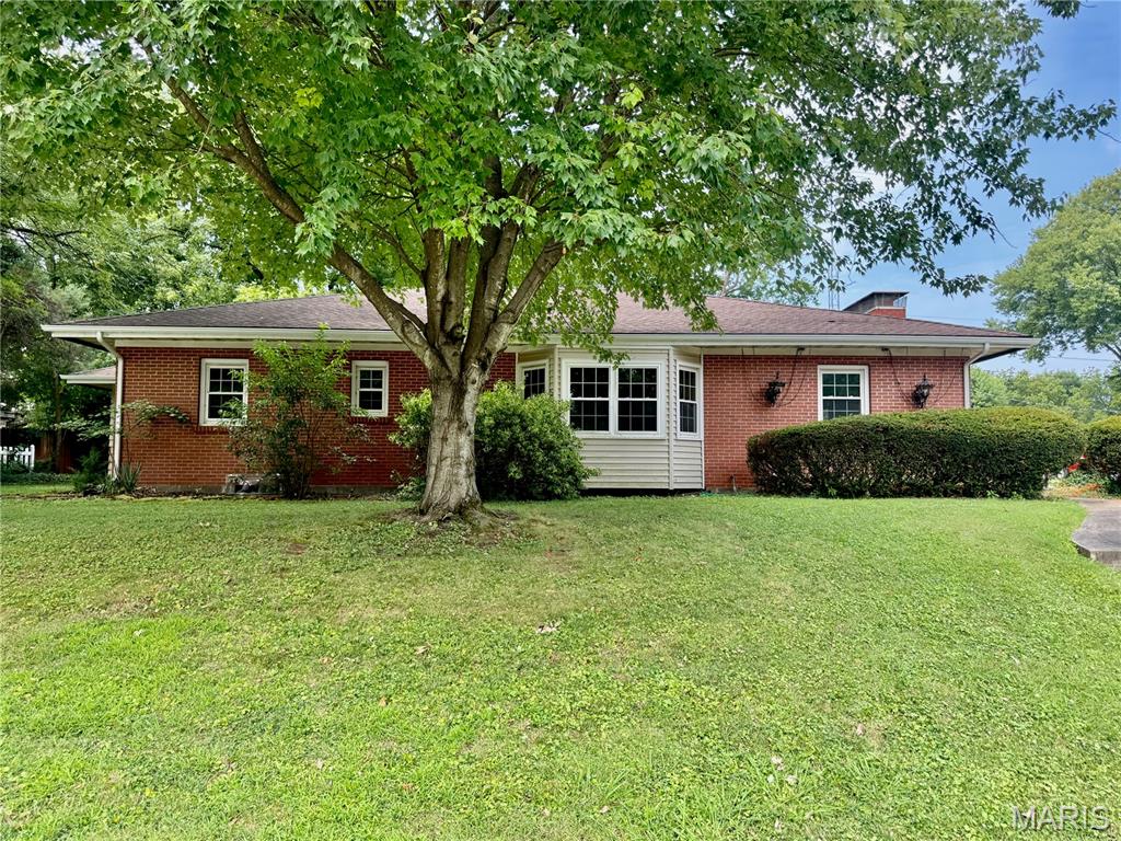 5 Bedroom, 2,024 sq. feet 407 Killarney Drive Greenville, IL