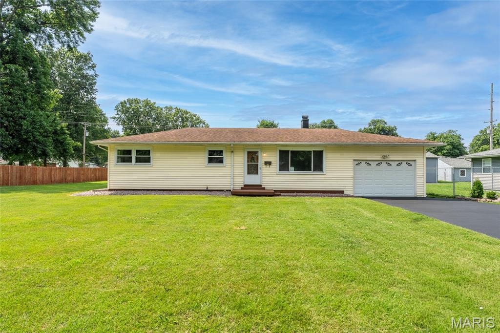 4 Bedroom, 1,708 sq. feet 2434 Pine Street Granite City, IL