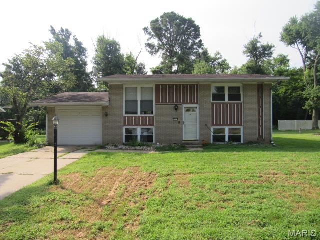3 Bedroom, 1,550 sq. feet 5237 Englewood Drive Godfrey, IL