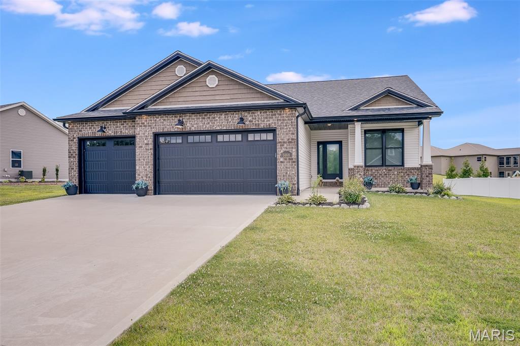 4 Bedroom, 2,676 sq. feet 1468 Guilford Place Troy, IL