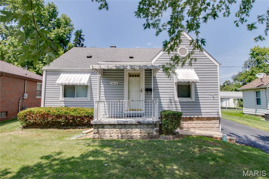 3 Bedroom, 1,306 sq. feet 3616 Coronado Drive Alton, IL