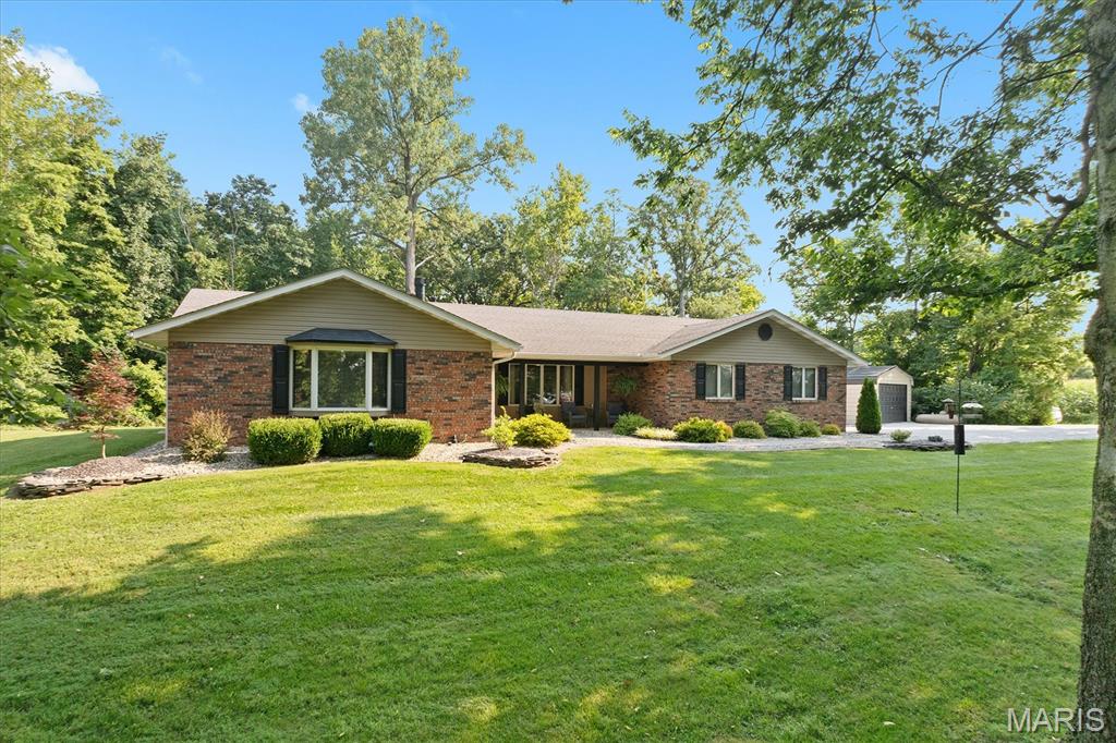 3 Bedroom, 2,734 sq. feet 6849 Gushing Springs Edwardsville, IL