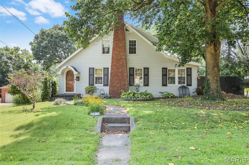 3 Bedroom, 2,605 sq. feet 325 Sumner Boulevard Collinsville, IL