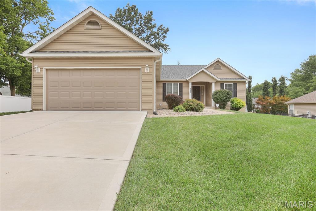 3 Bedroom, 3,140 sq. feet 320 Willow Creek Drive Edwardsville, IL