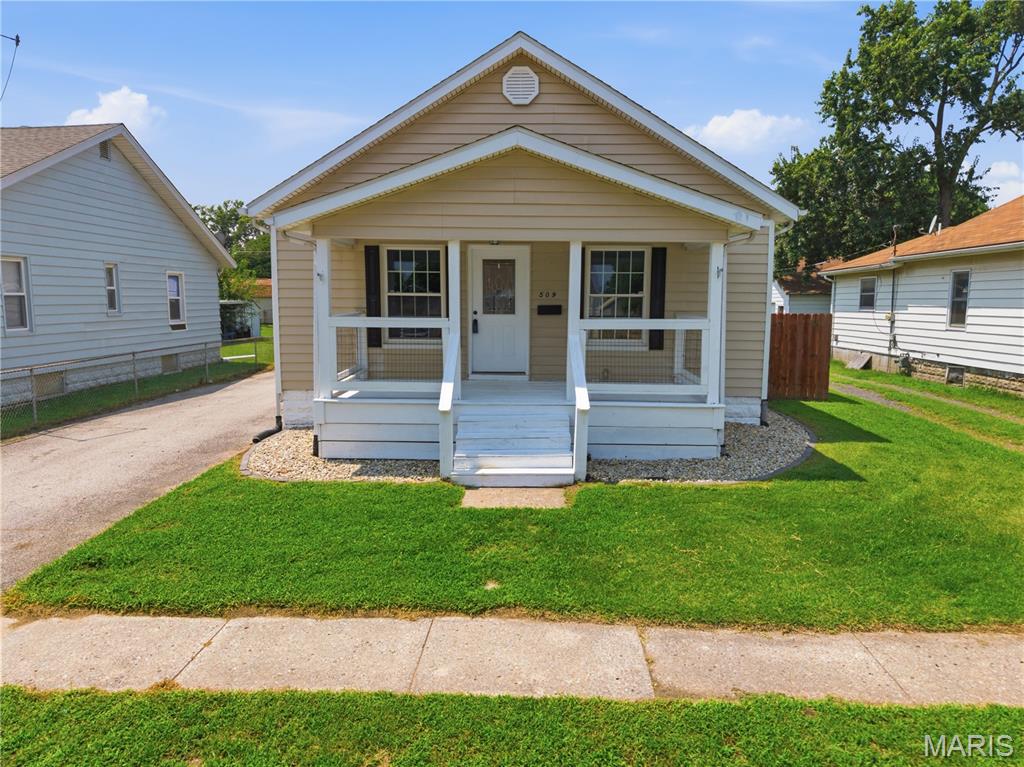3 Bedroom, 1,100 sq. feet 509 Bowman Avenue East Alton, IL