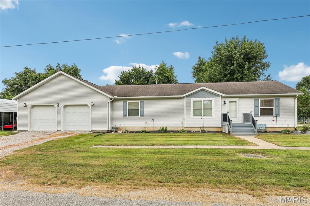 3 Bedroom, 1,456 sq. feet 510 Douglas Street New Douglas, IL