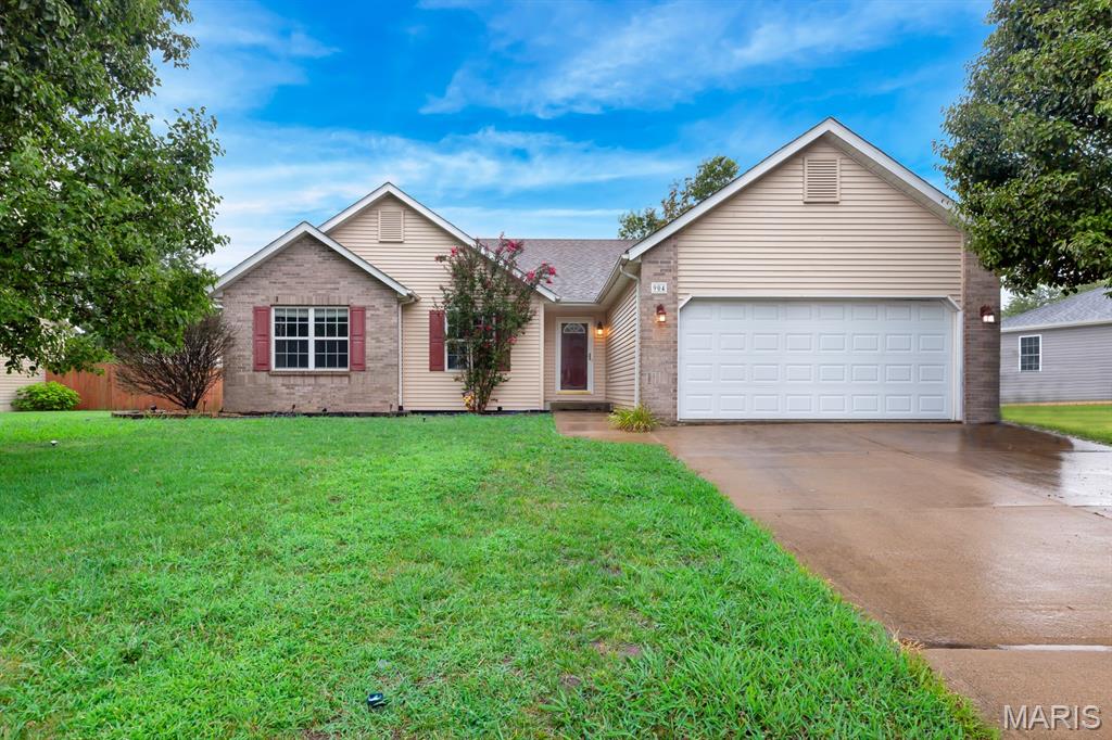 3 Bedroom, 1,774 sq. feet 904 Woodland Drive Maryville, IL