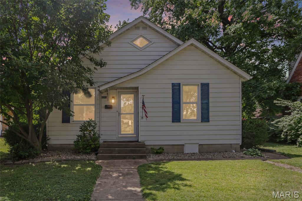 3 Bedroom, 1,340 sq. feet 1416 Lindenthal Avenue Highland, IL