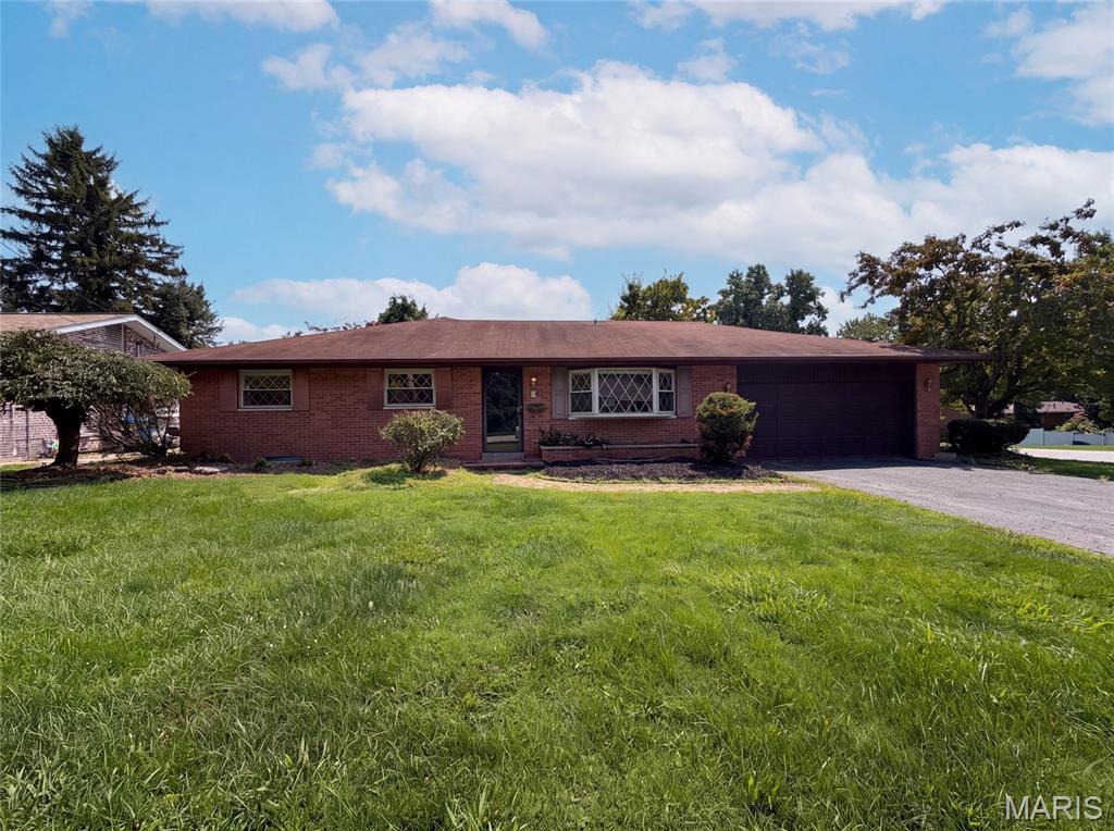 3 Bedroom, 2,116 sq. feet 209 Dana Drive Collinsville, IL