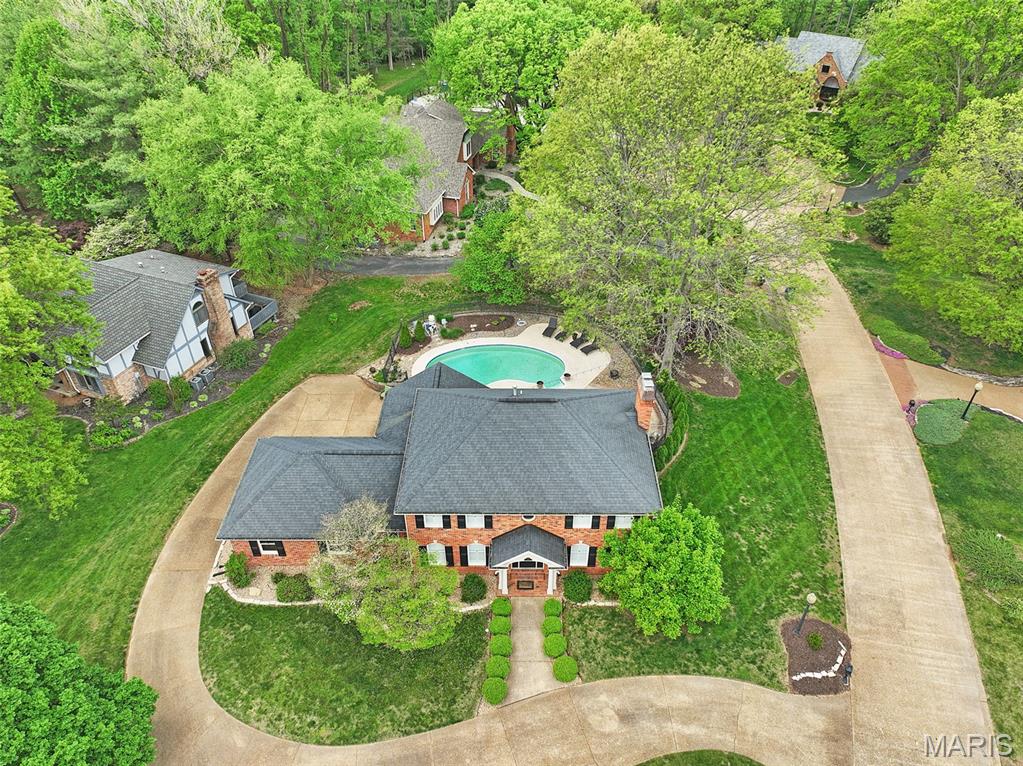 3 Bedroom, 3,388 sq. feet 6 Pinebrook Court Edwardsville, IL